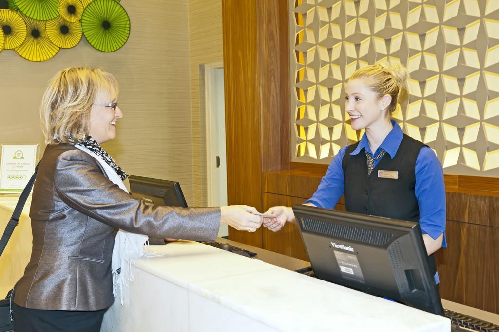 Coast Kamloops Hotel & Conference Centre Esterno foto